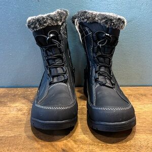 Brand new never worn size 6w totes fur lined Eve winter, waterproof bootss.